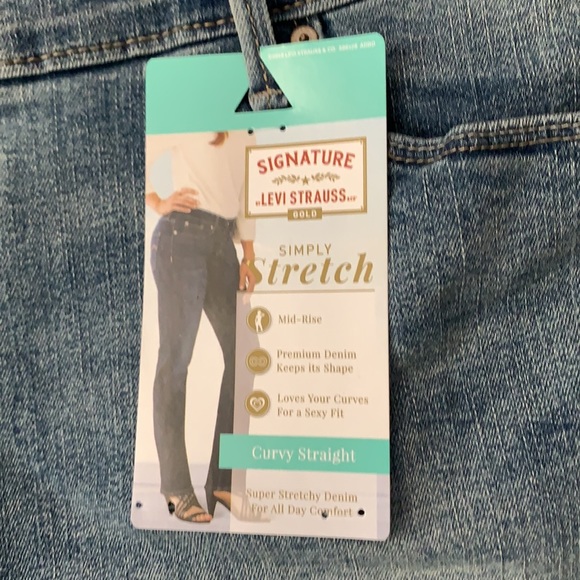 Levi signature 24 curvy straight Jeans stretch NWT - Picture 2 of 5